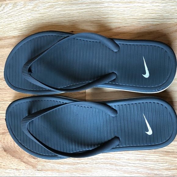 women's nike navy blue flip flops